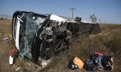 Teška nesreća na auto-putu: Prevrnuo se autobus pun putnika, ima poginulih, ljudi ostali zarobljeni