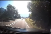 Pukom srećom izbegnuta smrt: Divljačka vožnja u Prijepolju - snimak od kog podilazi jeza (VIDEO)