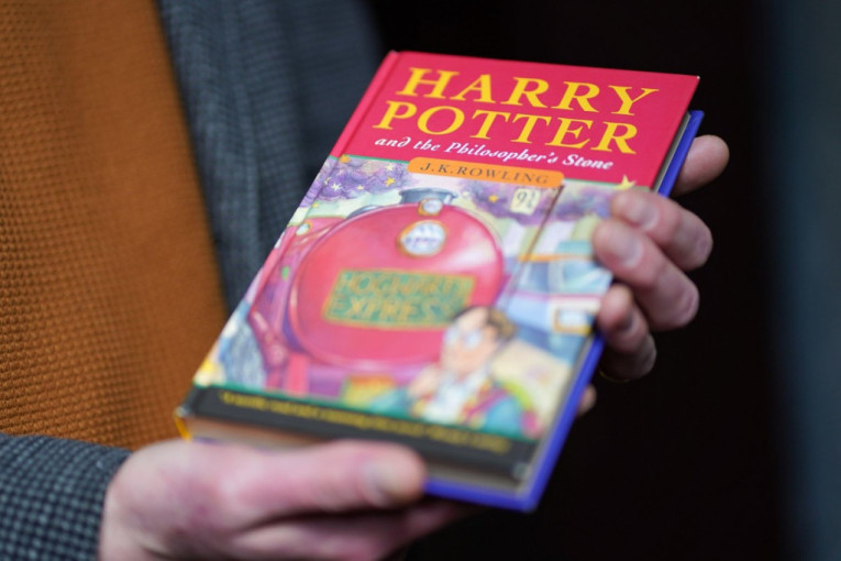 Pronađen redak primerak knjige "Hari Poter i kamen mudrosti": Po jednom slovu se razlikuje od svih drugih (FOTO)
