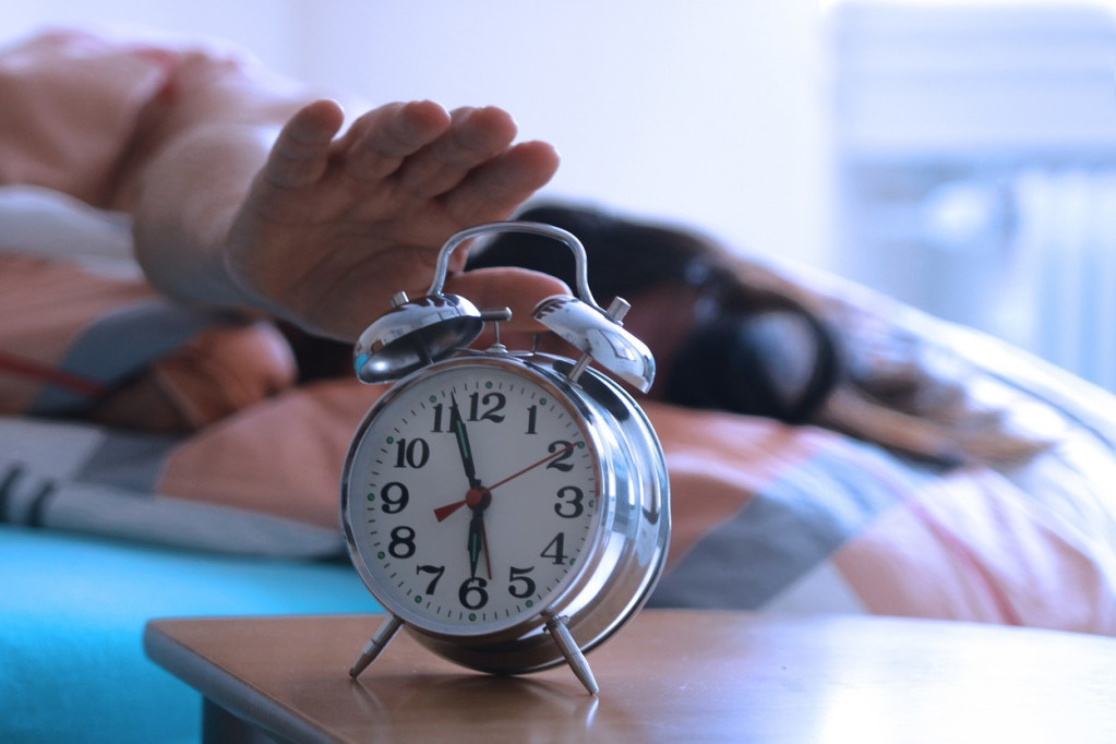 Sat zvoni, odmah ustajte: Kako sprečiti kašnjenje na posao i povećati produktivnost
