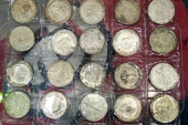 Carinici zaplenili srebrni novac, bio sakriven u kutiji za alat: Najstarije kovanice potiču iz 18. veka