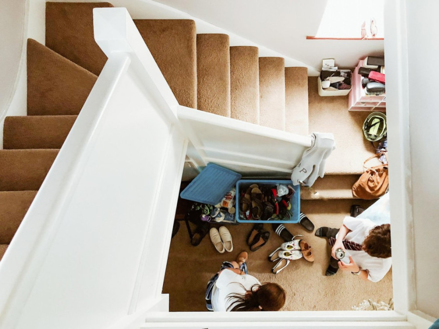 Profesionalni dekorateri uvek sklanjaju ovih sedam stvari da bi dom delovao urednije i privlačnije