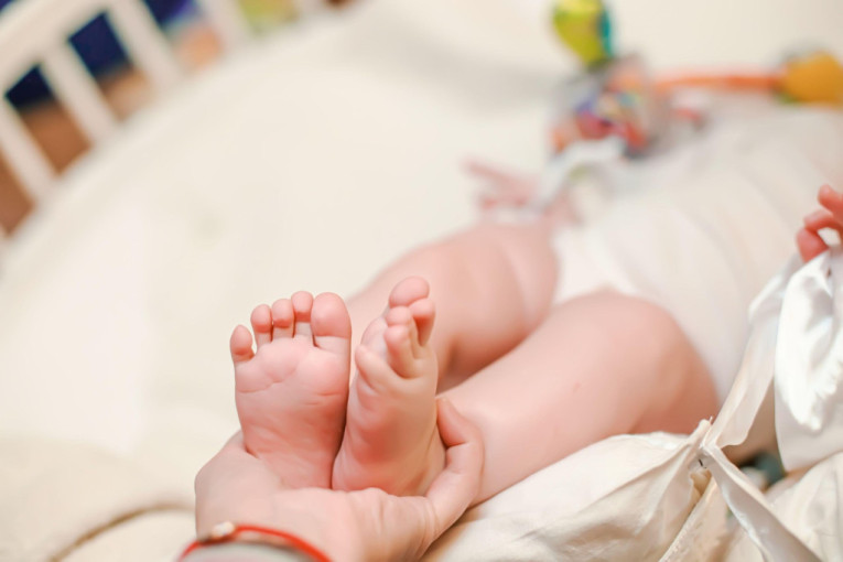 Rođena prva beba iz ćelije uvezene iz Španije: Mama (43) dva puta probala VTO sa svojim ćelijama, a uspela da zatrudni sa doniranom