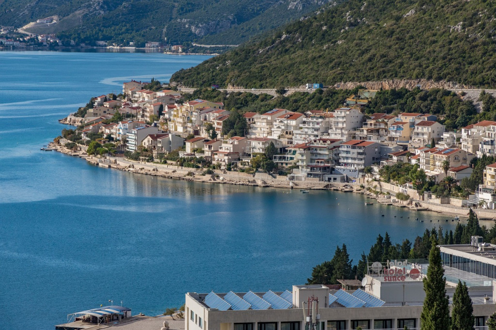 Sakriven među stenama Egeja: Grčki prirodni bazen zbog kog turisti hrle na Tasos (FOTO)
