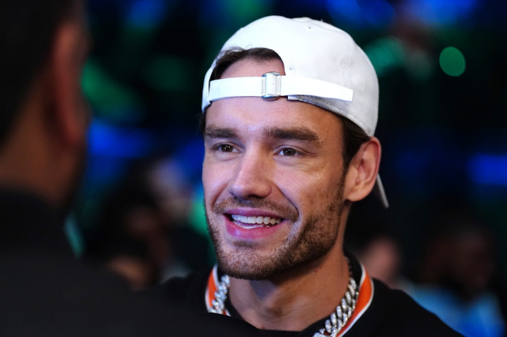 "Stalno me je zvao sa različitih brojeva!" Bivša verenica poginulog Lijama Pejna tužila pevača za uznemiravanje