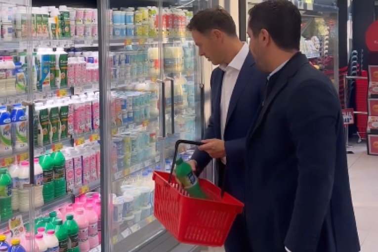 Kupili smo čuveni parizer, koji je postao najveći neprijatelj opozicije: Ministar Mali podelio snimak iz prodavnice sa Momirovićem