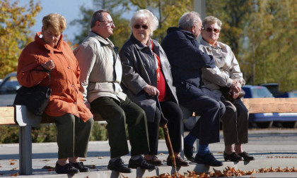 Pomoć za penzionere u vidu paketa: Koja grupa će ih dobiti, s kolikom penzijom i kako da se prijavite?