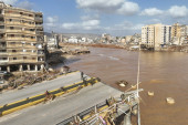 „Stalno se čuje plač beba pod zemljom": Libija proživljava agoniju posle razornih poplava, ljudi golim rukama kopaju zatrpane (FOTO/VIDEO)