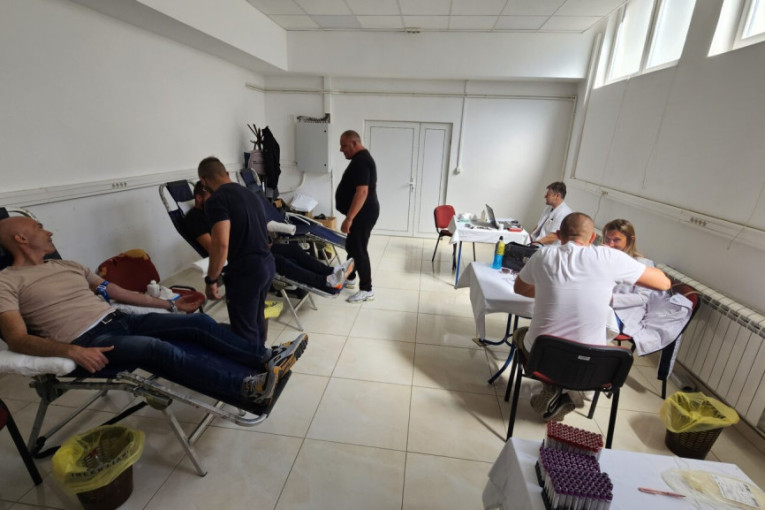 Njihovo srce je ogromno i kada nisu na radnom zadatku: Vatrogasci iz Prijepolja dobrovoljno dali krv