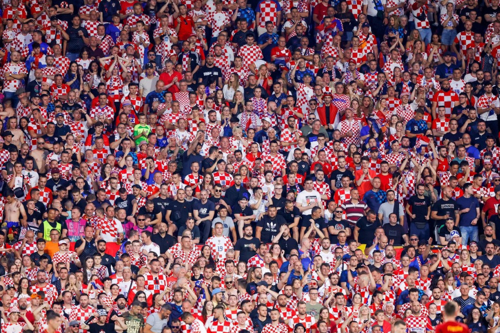Hrvati na udaru UEFA zbog rasizma i diskriminacije! Istaknuta zastava za ustaškim obeležjem!