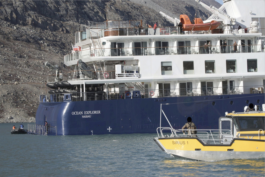 Panika posle tri dana drame: Na nasukanom brodu na Grenlandu troje putnika zaraženo koronom!