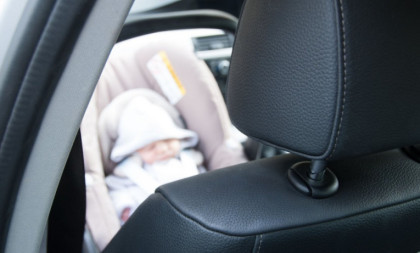 Beba umrla od toplotnog udara: Jedan od roditelja je zaboravio u usijanom automobilu