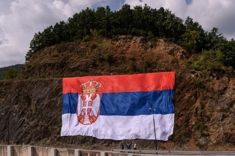 "Bože pravde" i dvoglavi orao se vraćaju u Srpsku: Stevandić kaže - Srpska zakonom uvodi upotrebu grba Nemanjića i himnu