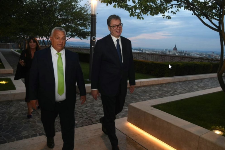 Predsednik Vučić se sastao sa Orbanom: Sa iskrenim i pouzdanim prijateljem Srbije na jednoj od najlepših terasa u Budimpešti