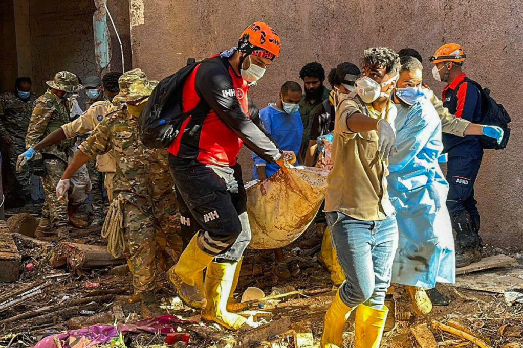 Libijski Crveni polumesec: U Derni poginulo 11.300 ljudi, 10.100 nestalih, preživelima preti zaraza (FOTO)