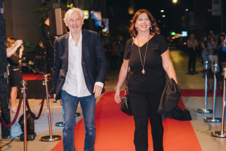 Neobičnim performansom otvoren filmski festival LIFFE: Pogledajte ko se pojavio na crvenom tepihu (FOTO)