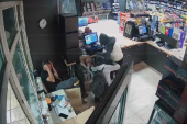 Filmska pljačka na benzijskoj pumpi: Sigurnosne kamere snimile maskirane razbojnike u "akciji" (VIDEO)