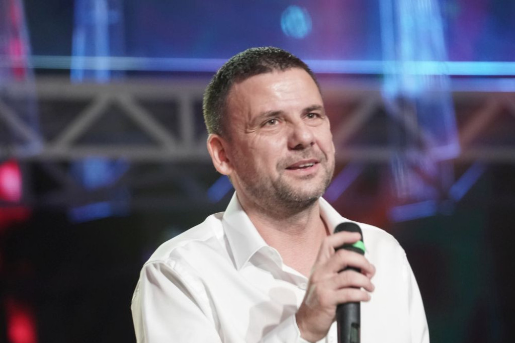 "Nažalost, tu leka nema" Pevač kroz suze o borbi sina sa autizmom