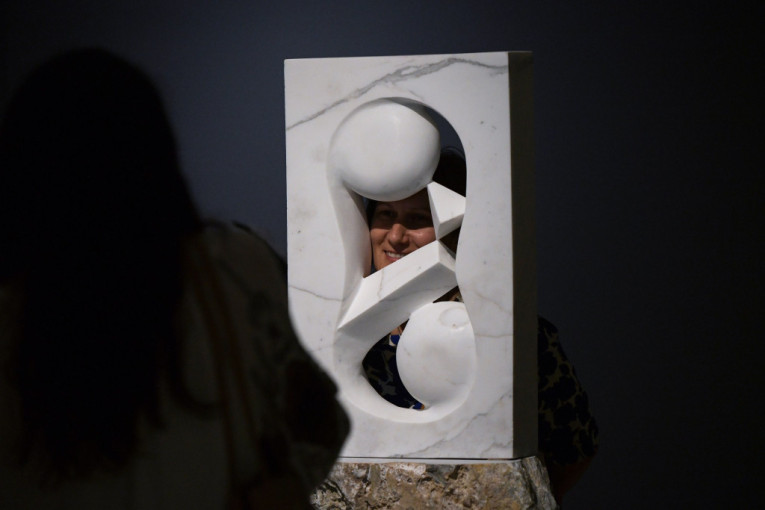 Večito nadahnuće umetnika: Otvorena izložba “(Sa)vremenost kamena” (FOTO)