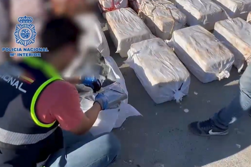 Snimak zaplene 2 tone kokaina Balkanskom kartelu u Španiji! Oduzeto i 200.000 evra i luksuzni automobil (VIDEO)