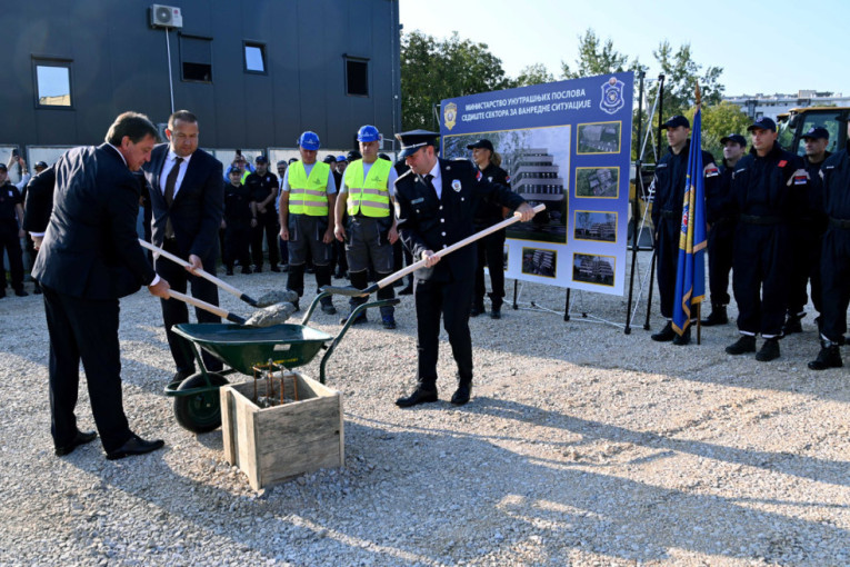 Ministar Gašić položio kamen temeljac za novi objekat Sektora za vanredne situacije na Novom Beogradu (FOTO)