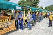 Prilika da se razmene znanja i iskustva: Pčelari u Prijepolju organizovali tradicionalni Sajam meda i okupili na stotine posetilaca