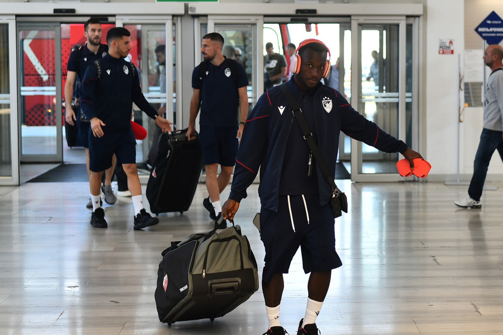 Spremni za Mančester Siti: Zvezda krenula put Engleske! (Galerija)