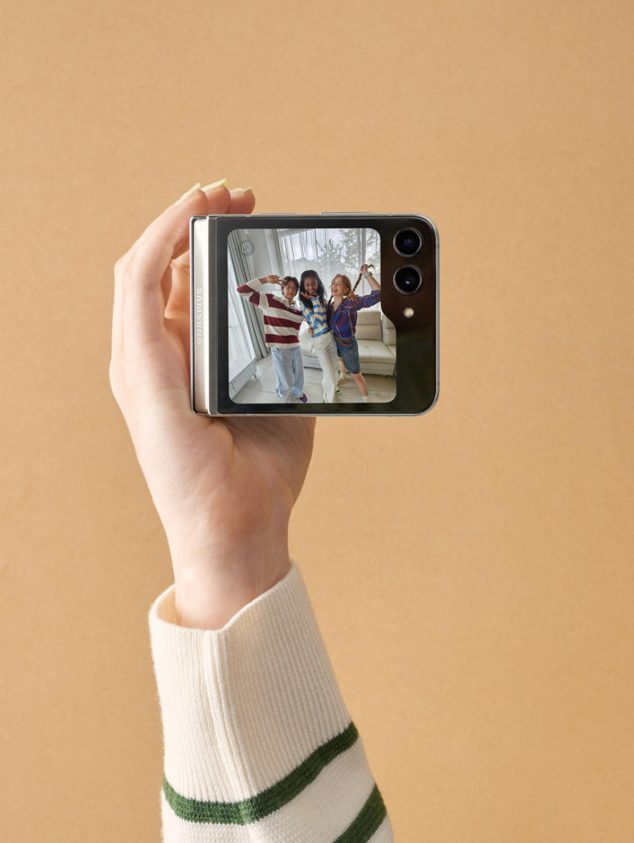 Šta uopšte staje u minijaturne torbice poznatih ličnosti?