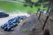 Bravo, ljudi, tako se voli reka: Ekolozi izvukli 200 vreća plutajućeg smeća iz Lima, otpad ugrožavao Potpećko jezero (FOTO)