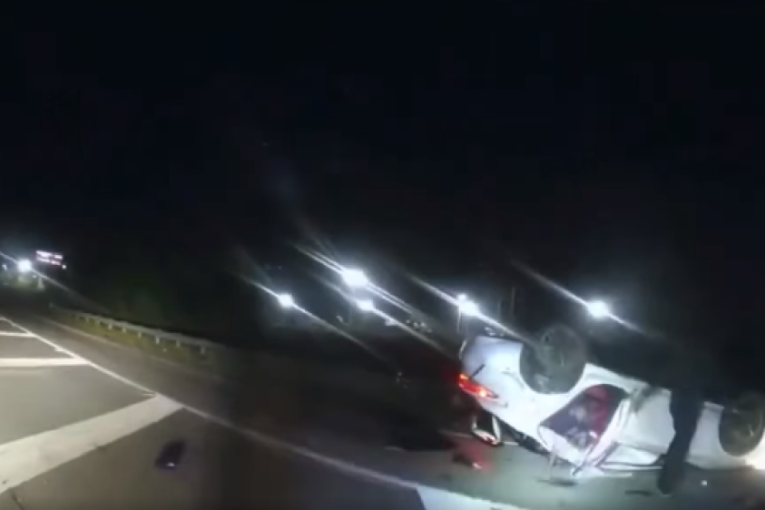 Tinejdžer brzo vozio, pa ostao zaglavljen ispod automobila posle strašne nesreće: Snimljeno dramatično spasavanje (VIDEO)