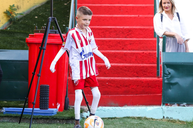 Ognjen (11) je rođen bez kože na nogama, a sada oni zbog njega idu kroz oluju! Slavko, Mark i Aleksandar idu biciklom na Hilandar