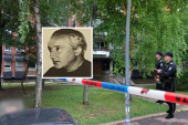 Ubica ga ranjenog jurio do četvrtog sprata i "overio" hicem u glavu: Otac Strahinje Stojanovića nije uspeo da se spase!