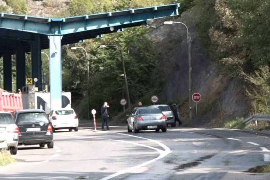 Brnjak i Jarinje zatvoreni: Nastavlja se teror nad Srbima na Kosovu i Metohiji (VIDEO)