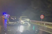 Stravičan lančani sudar pet automobila kod Bubanj Potoka: Dva vozila su potpuno uništena, na lice mesta stigla i Hitna pomoć (VIDEO)