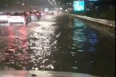 Kiša napravila potop u Beogradu: Ulicama teku reke, automobili zaglavljeni u vodi! Za dan palo kiše koliko padne u jednom mesecu (VIDEO)