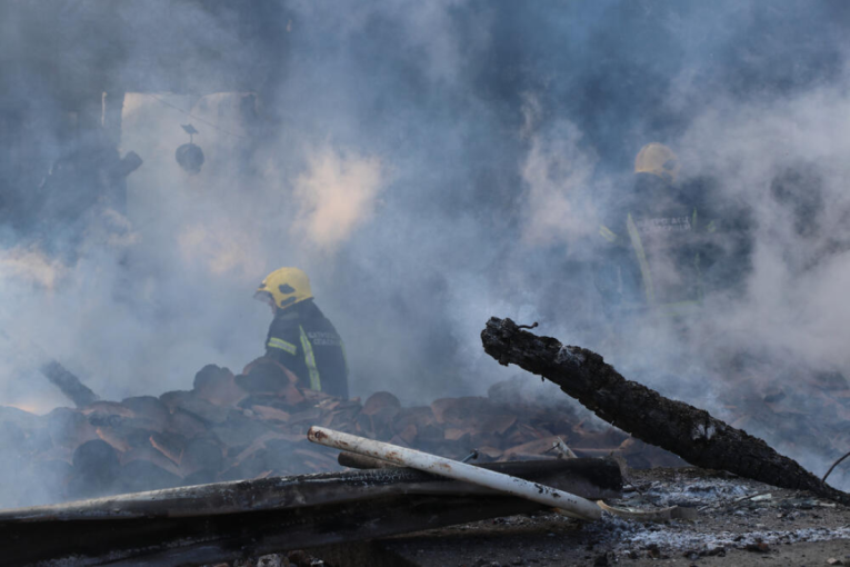 Drama okončana u poslednji čas: Goreo stambeni objekat u Priboju - gust dim se širio celim naseljem