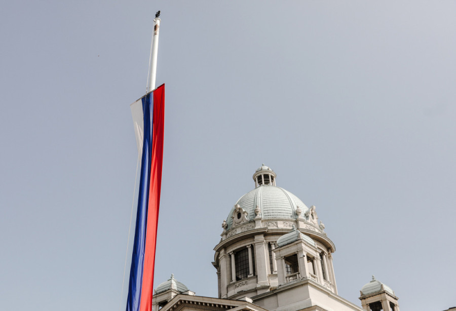 Dan žalosti u Srbiji zbog tragedije u Novom Sadu: Zastave spuštene na pola koplja, a ovo su pravila koja se moraju poštovati