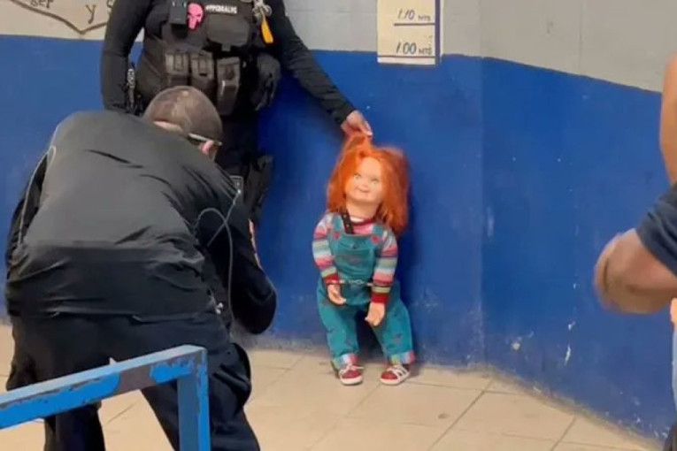 Policija u Meksiku uhapsila lutka: Čaki nosio nož i terorisao ljude širom grada (VIDEO)