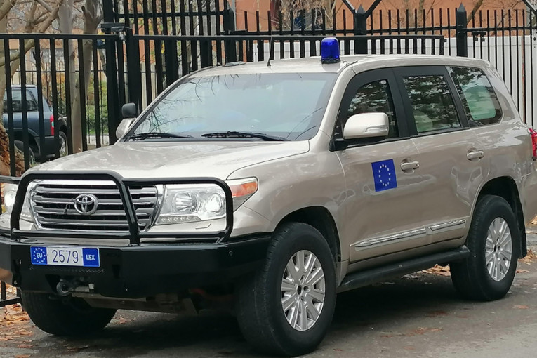 "Ne verujem u stranu čizmu, verujem u Srbiju!  Vučić se oglasio i poslao snažnu poruku