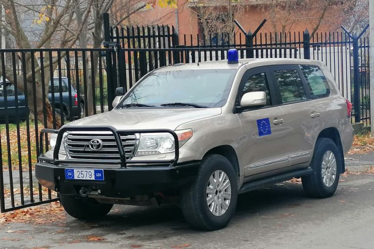 Šef Euleksa stigao u policijsku stanicu u severnom delu Kosovske Mitrovice