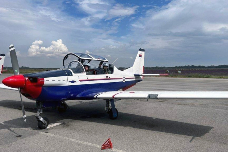 Obuka budućih pilota: Na školskim avionima "Lasta" uči se osnovno, navigacijsko, akrobatsko i instrumentalno letenje