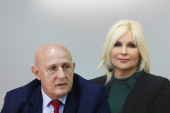 Zorana Mihajlović na sve načine hoće da se dokopa fotelje! Njen pomoćnik moli za glasove, a za njega se vežu samo skandali!