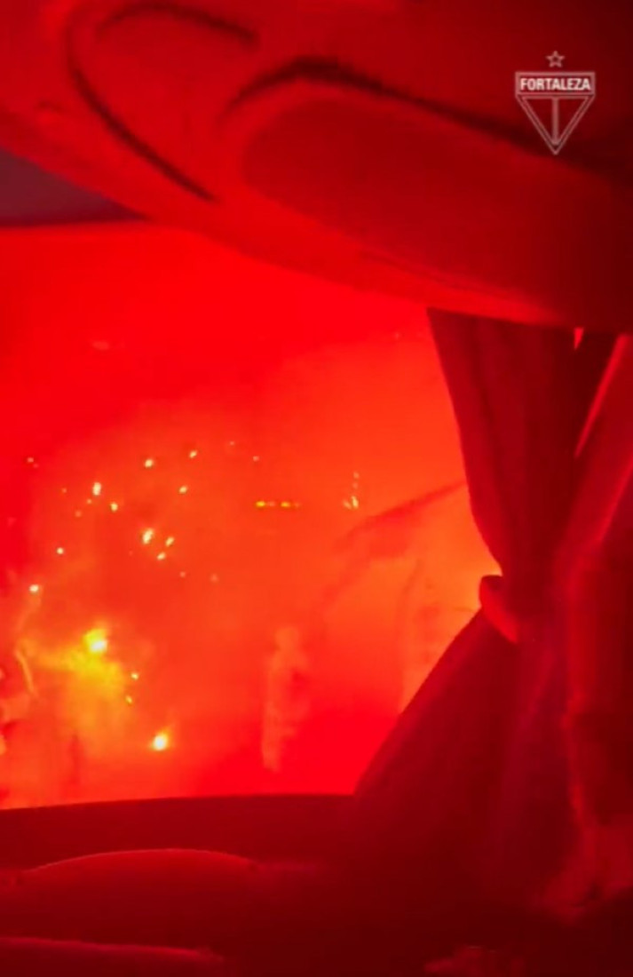 Brazilci i fudbal, to je nešto što se ne može opisati! Neviđen ispraćaj igrača Fortaleze na polufinale Kupa! (FOTO - VIDEO)