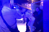 Akcija policije u Novom Pazaru: Pogledajte hapšenje napadača u porodičnom domu (VIDEO)