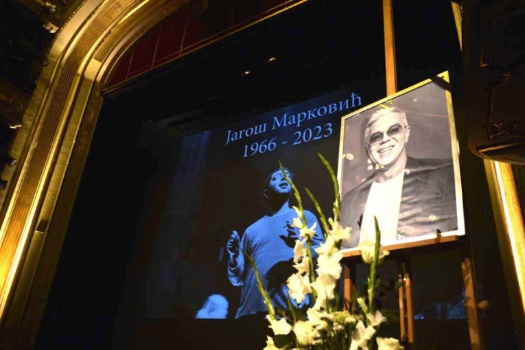 Raduj se tamo u zagrljaju Gospodnjem: Komemoracija Jagošu Markoviću u Narodnom pozorištu (FOTO)