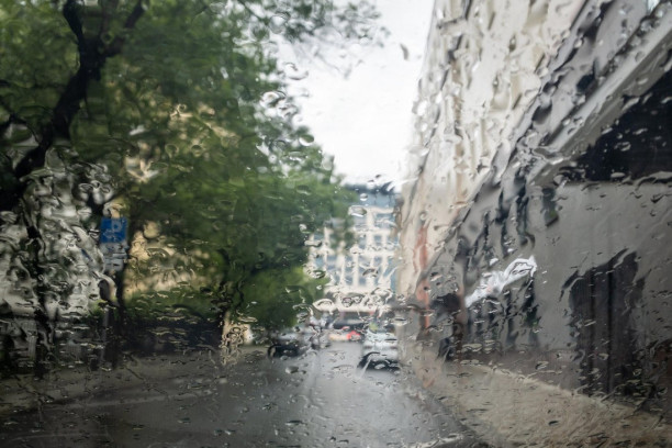 Ujutru oblačno, popodne će ogrejati sunce: Ponegde moguća kiša, do 12 stepeni!