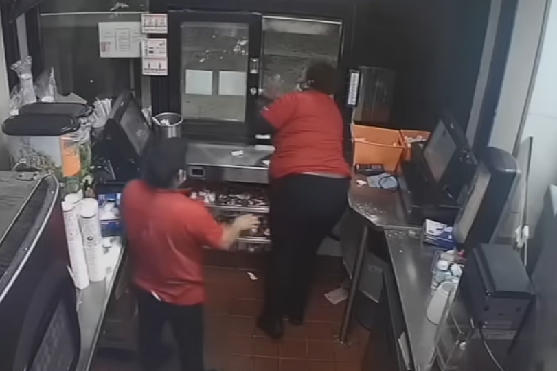Radnica restorana pucala u mušteriju koja se požalila da nije dobila pomfrit! (VIDEO)