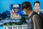 Američki vojnik proteran iz Severne Koreje stigao u SAD: Snimljen kad je sleteo na aerodrom (VIDEO)