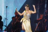Aleksandra Prijović prošetala novu frizuru: Pogledajte kako je pevačica izgledala na sinoćnjem koncertu u Tuzli (FOTO)