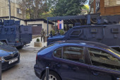 Nema kraja teroru: ROSU specijalci nasilno upali u KBC Kosovska Mitrovica! (VIDEO)